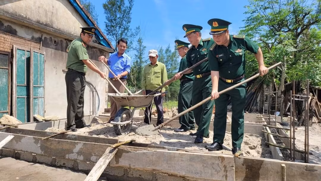 Thứ trưởng Lê Quốc Hùng tặng kinh phí xây nhà tình nghĩa tại Quảng Trị ảnh 4