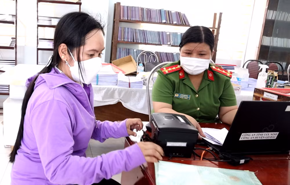 Nữ Phó trưởng Công an thị trấn với kinh nghiệm hóa giải mâu thuẫn -0
