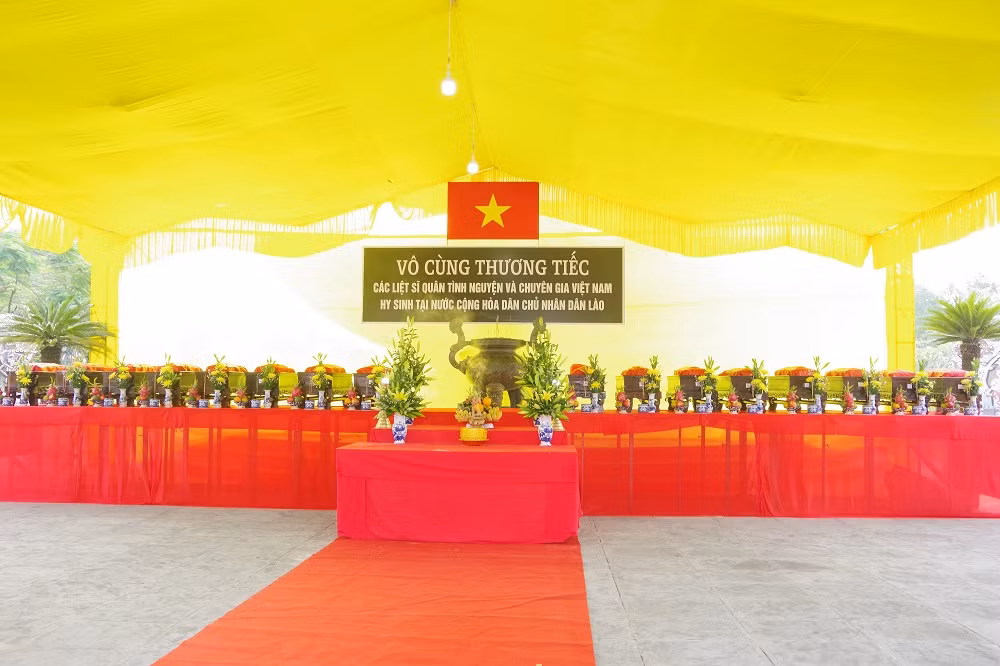 Truy điệu và an táng 16 hài cốt liệt sĩ hy sinh tại chiến trường Lào -0
