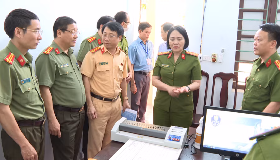 Đảm bảo an toàn giao thông ở vùng "chang chang cồn cát" ảnh 2