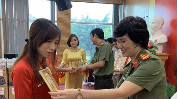 Tôn vinh Lao động giỏi năm 2021 trong các doanh nghiệp CAND
