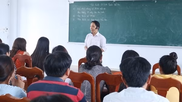 Bỏ quy định giáo viên phải có chứng chỉ bồi dưỡng tiêu chuẩn chức danh nghề nghiệp theo hạng
