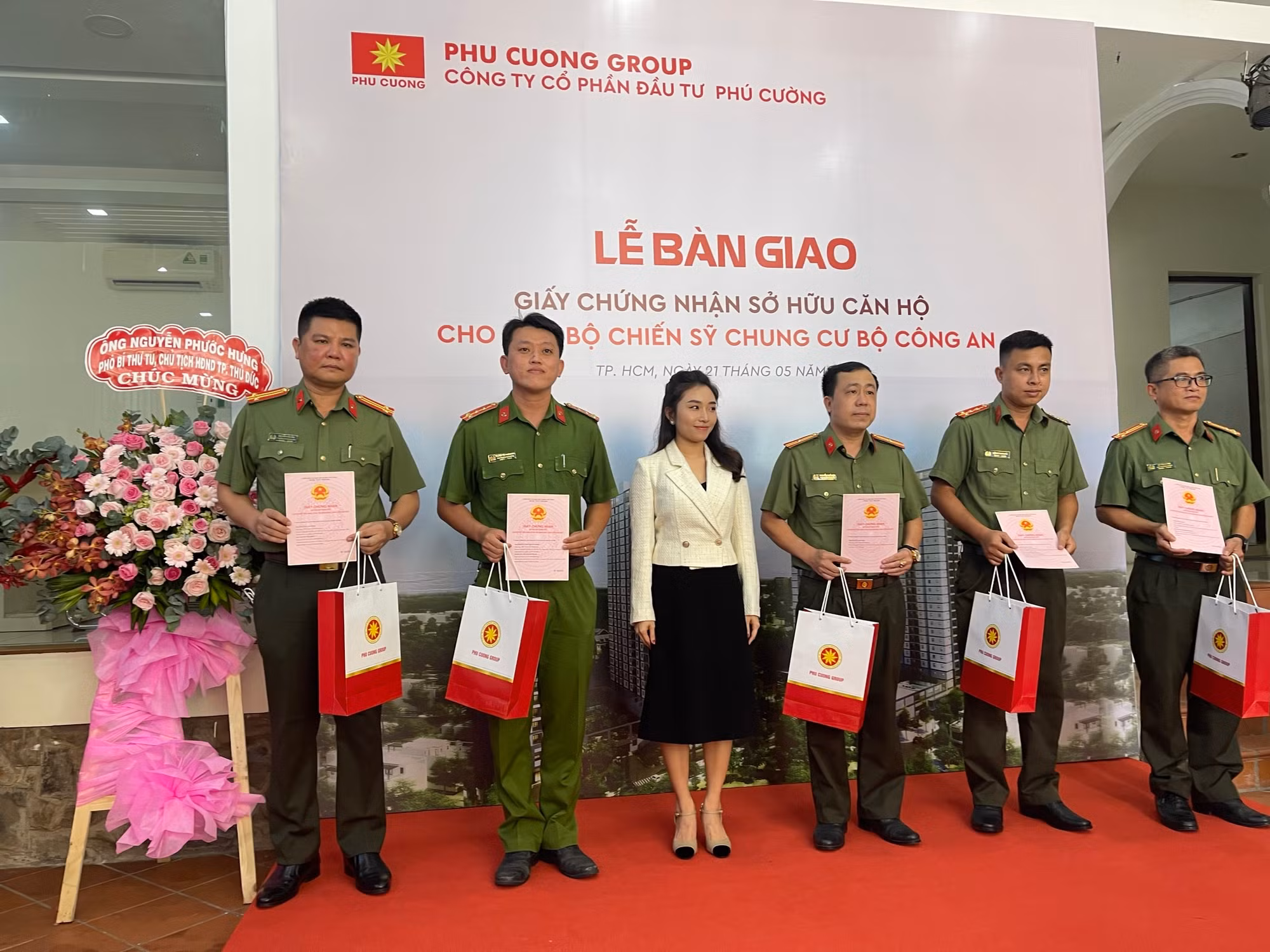 Cán bộ, chiến sĩ Dự án Nhà ở xã hội Bộ Công an tại TP Hồ Chí Minh được nhận sổ hồng -0