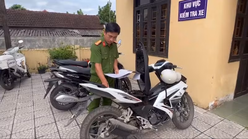 Ngày đầu triển khai phân cấp đăng ký ô tô, mô tô, xe máy tại nhiều địa phương -0