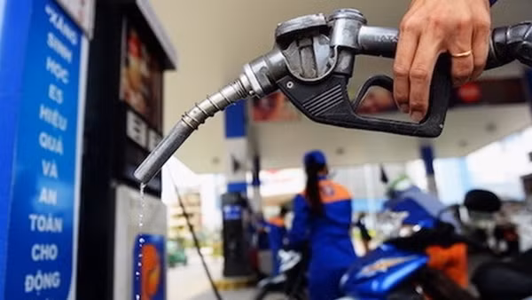 Giá xăng tăng lần thứ 4 liên tiếp, vượt mốc 30.000 đồng/lít ảnh 3