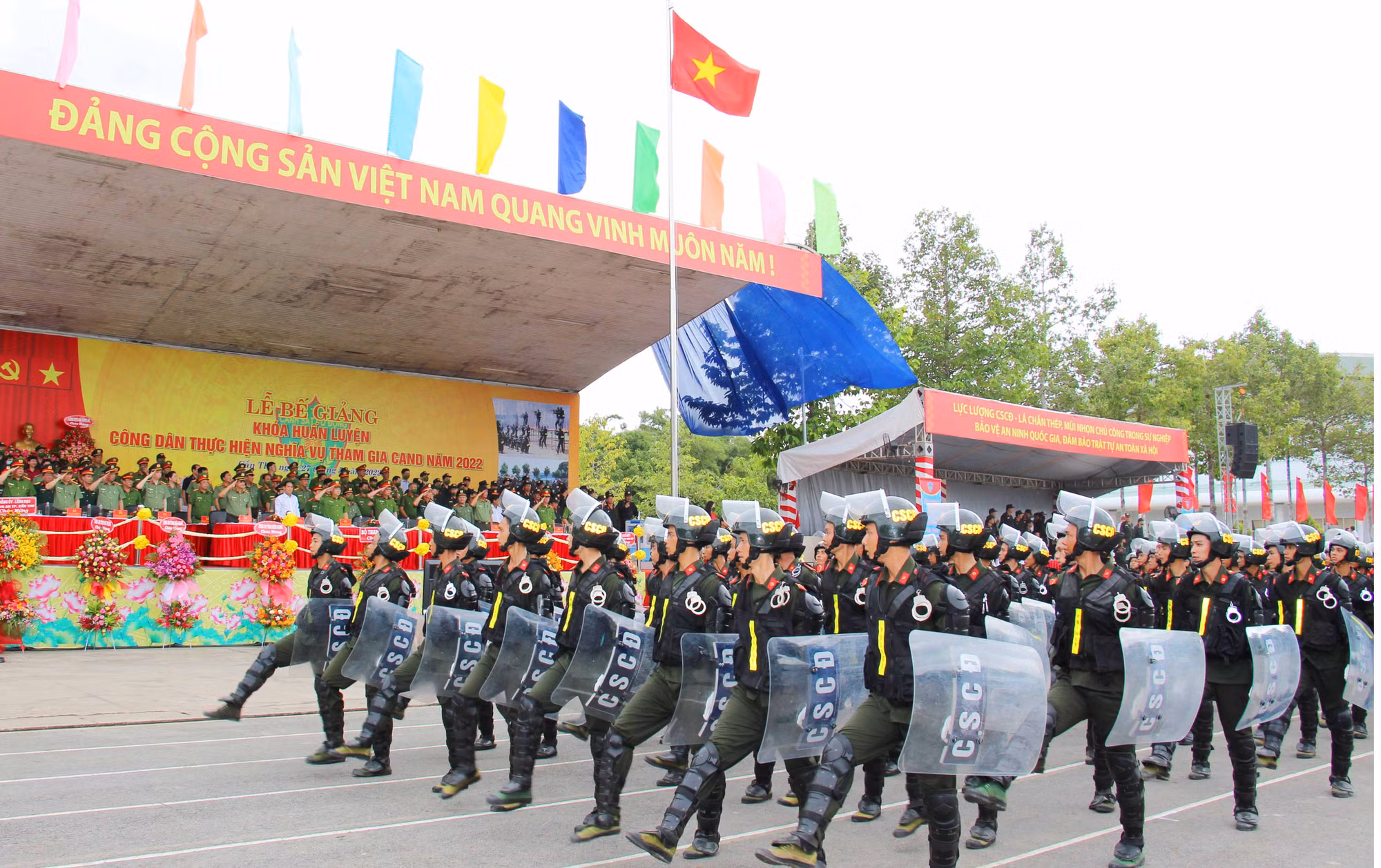Thứ trưởng Nguyễn Văn Long dự Lễ bế giảng khóa huấn luyện công dân thực hiện nghĩa vụ tham gia CAND -0