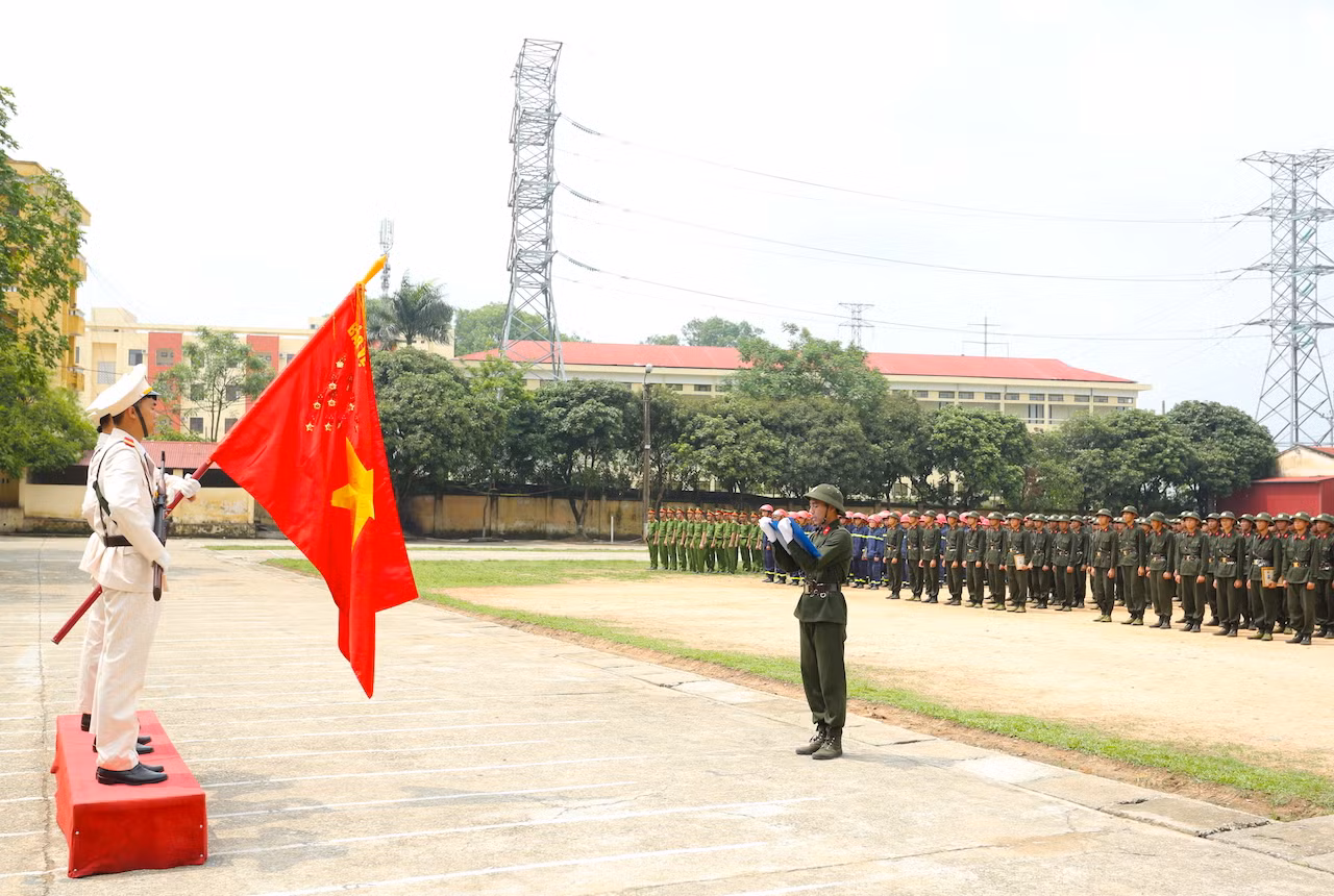 Hơn 74% chiến sỹ nghĩa vụ huấn luyện tại Trung đoàn Cảnh sát cơ động Thủ đô đạt khá, giỏi -0
