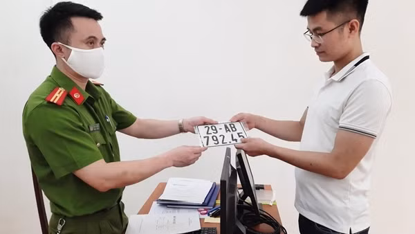 Chấm dứt cảnh người dân đi 200km để đăng ký xe ôtô ảnh 4