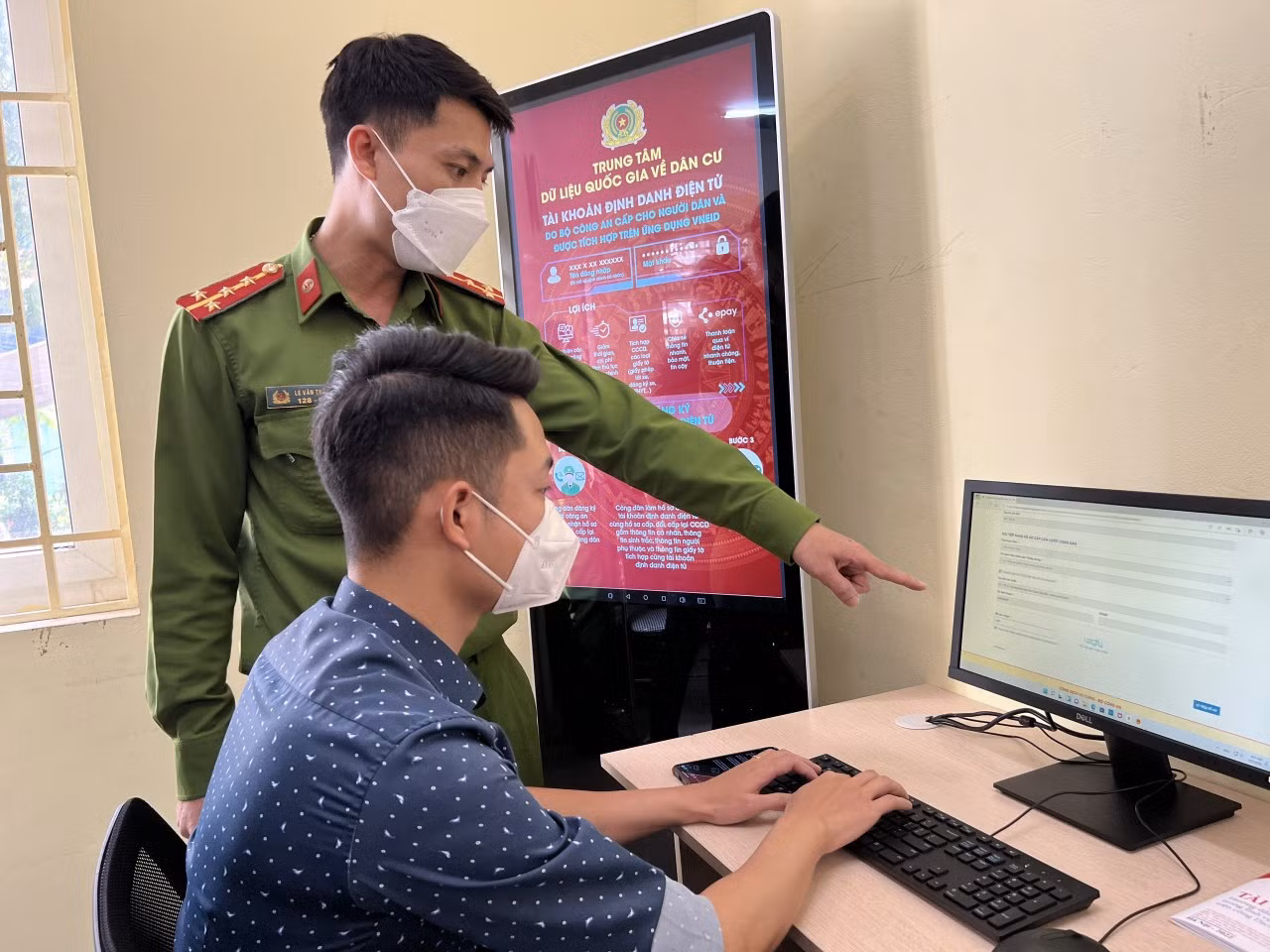 Bài 2: Bộ Công an gương mẫu, đi đầu trong thực hiện Đề án 06 -0