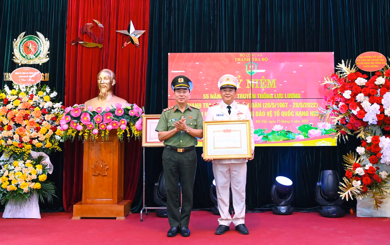 Thanh tra Bộ Công an đón nhận Huân chương Bảo vệ Tổ quốc hạng Nhì -1