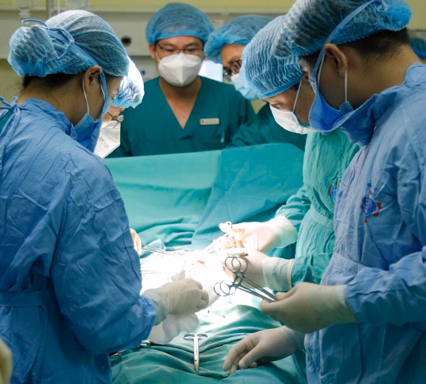 Bé trai chào đời trên nền mẹ mắc ung thư cổ tử cung -0