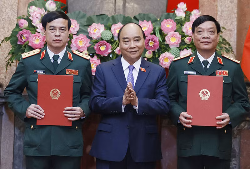 Trao quân hàm Thượng tướng cho 2 sĩ quan từng chiến đấu bảo vệ biên giới -0
