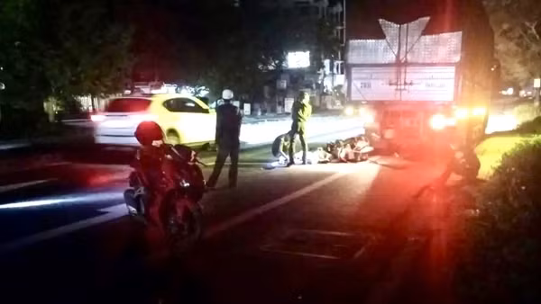 Va chạm xe tải ben, 2 vợ chồng đi xe máy tử vong ảnh 3