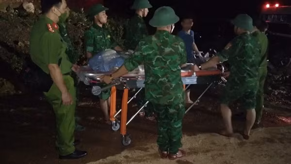 Sập tường khi tháo dỡ nhà cũ, hai người thương vong ảnh 5