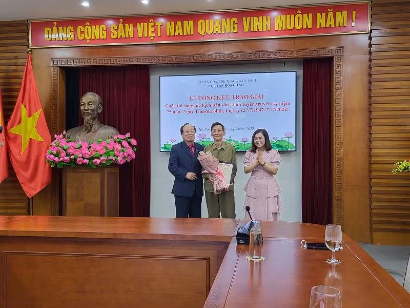 16 tác phẩm đạt giải cuộc thi viết kịch bản sân khấu kỷ niệm 75 năm Ngày Thương binh liệt sĩ -0