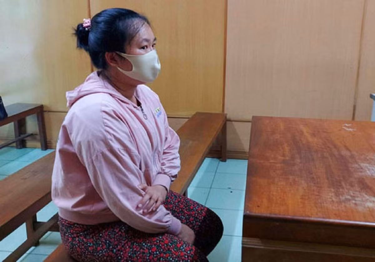 Siết cổ chủ nợ bất thành, bà mẹ trẻ lãnh án -0