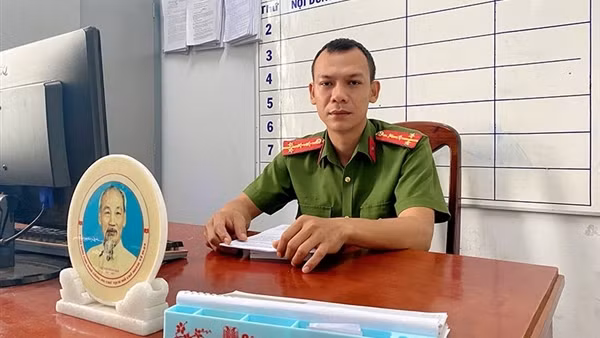 Đoàn đại biểu Trưởng Công an xã tiêu biểu toàn quốc vào Lăng viếng Chủ tịch Hồ Chí Minh ảnh 7