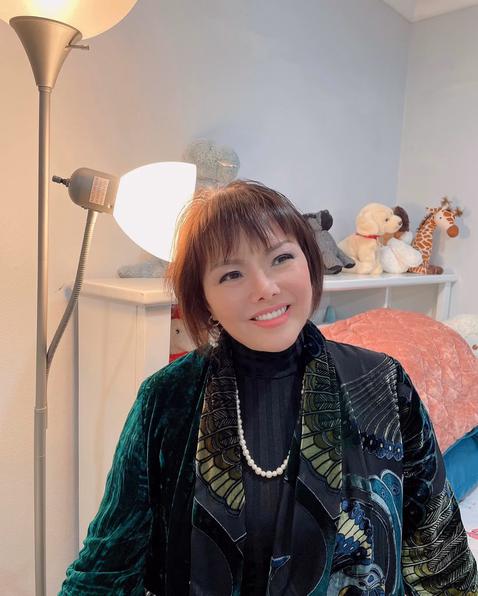 Nhà thơ Đặng Thị Thanh Hương và cánh cửa bên kia trời -0
