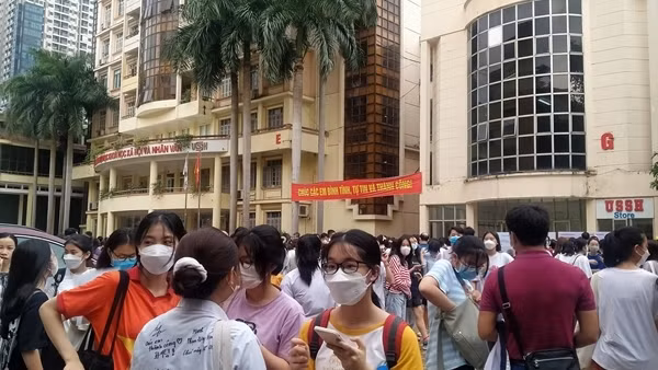 Căng thẳng “cuộc đua” vào lớp 10 THPT công lập ảnh 4