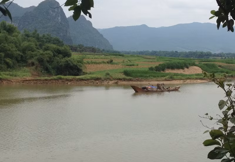 Giăng lướt bắt cá thì phát hiện sọ người trên sông Gianh -0