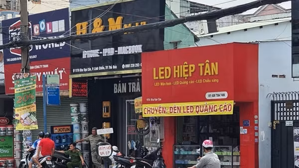 Đi ô tô, đột nhập tiệm ĐTDĐ trộm gần 2 tỷ đồng