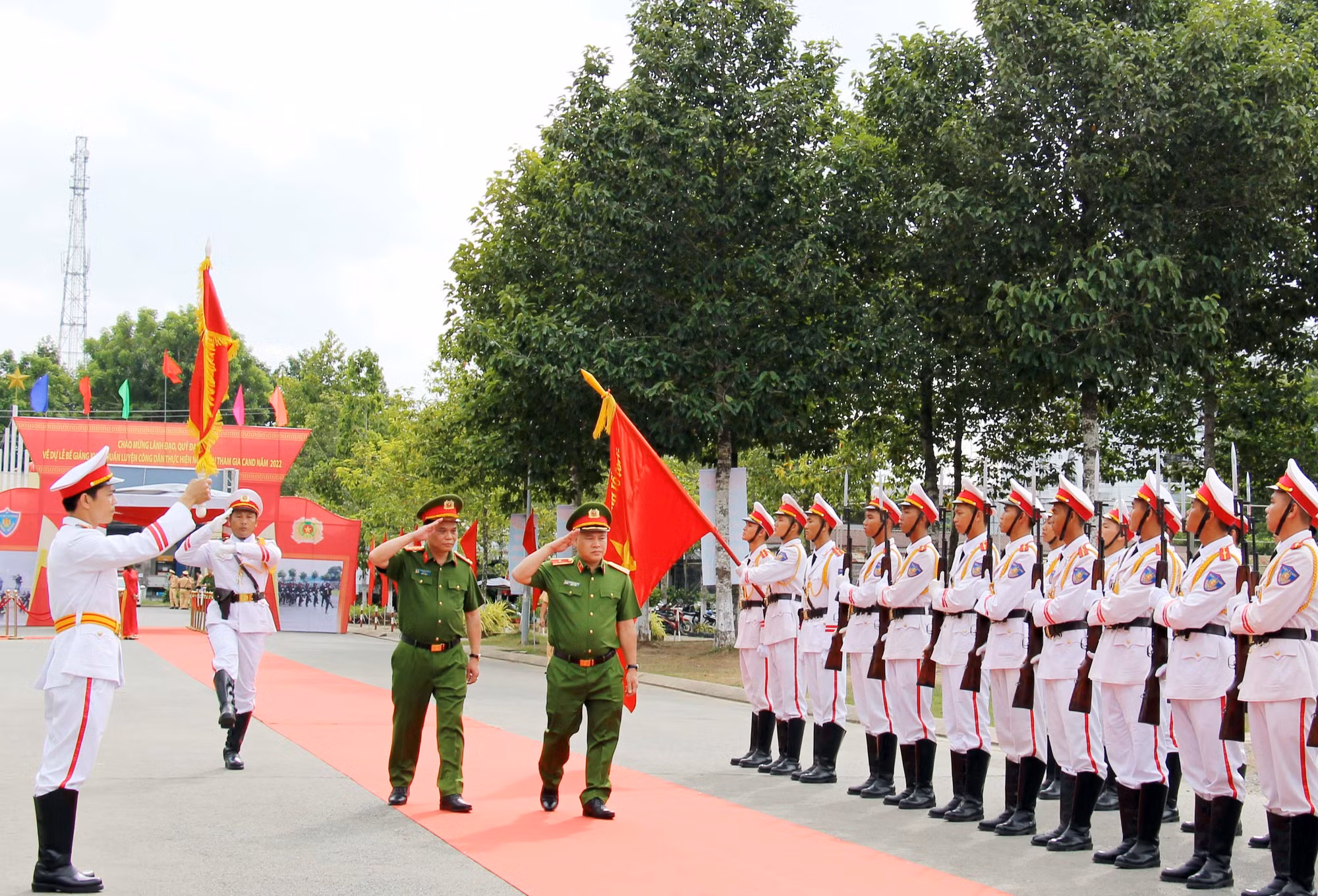 Thứ trưởng Nguyễn Văn Long dự Lễ bế giảng khóa huấn luyện công dân thực hiện nghĩa vụ tham gia CAND -0