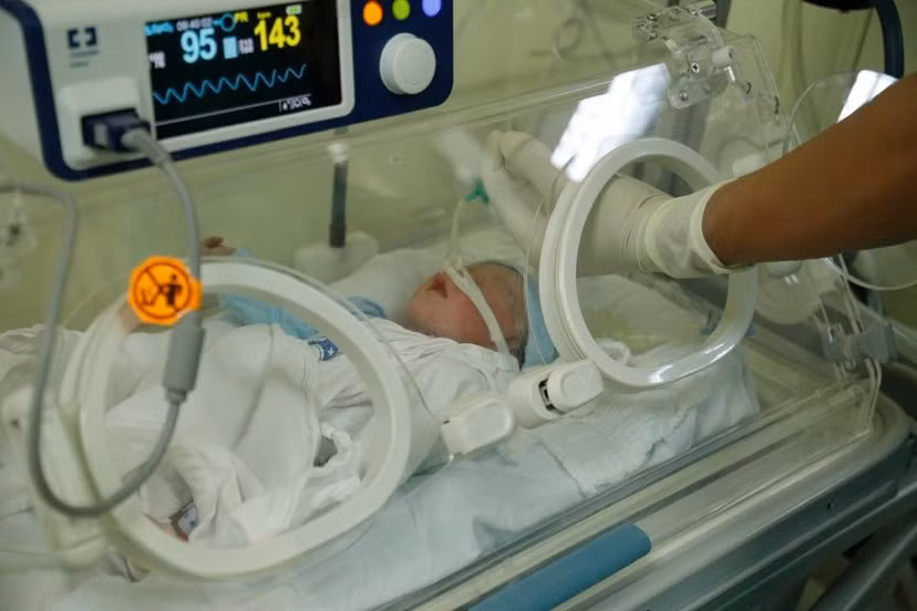 Bé trai chào đời trên nền mẹ mắc ung thư cổ tử cung -0