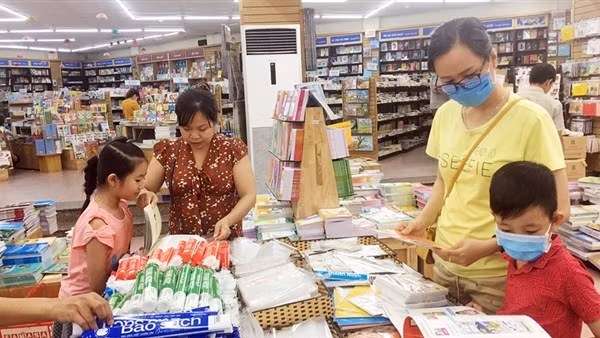 Cần có khung giá trần đối với sách giáo khoa