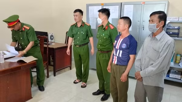 Bắt giam 28 đối tượng trong vụ phá gần 400ha rừng ở Đắk Lắk
