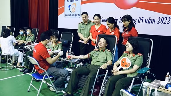 Những nghĩa cử cao đẹp trong Ngày Quốc tế Người hiến máu ảnh 2