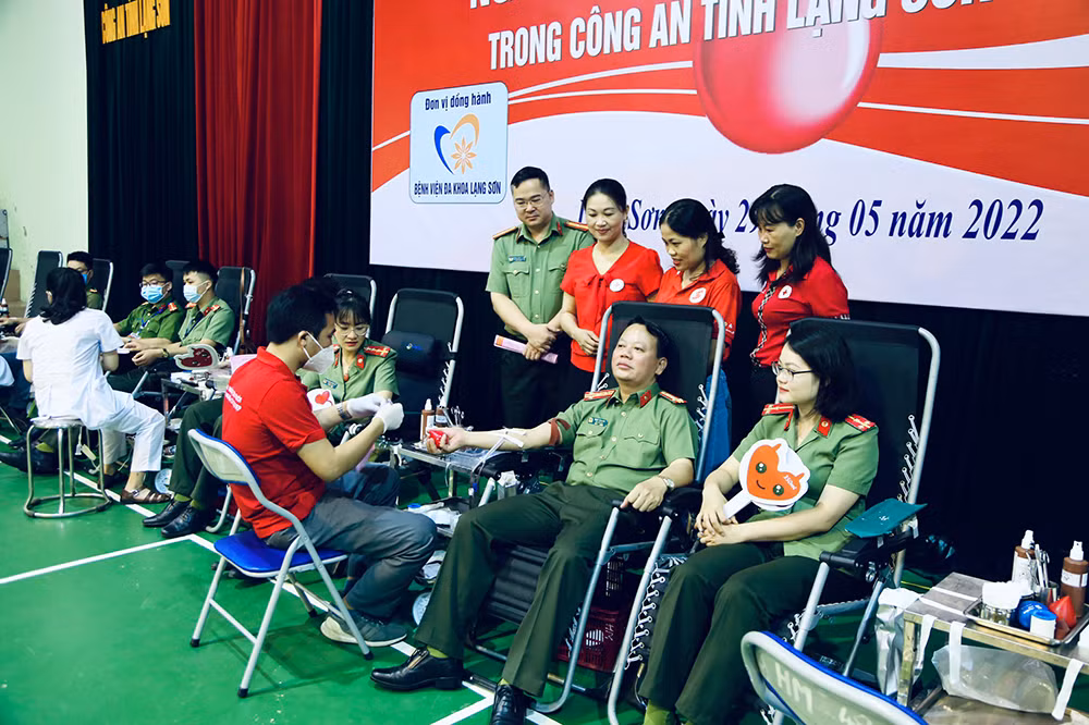 Công an Lạng Sơn tổ chức ngày hội hiến máu tình nguyện năm 2022 -0