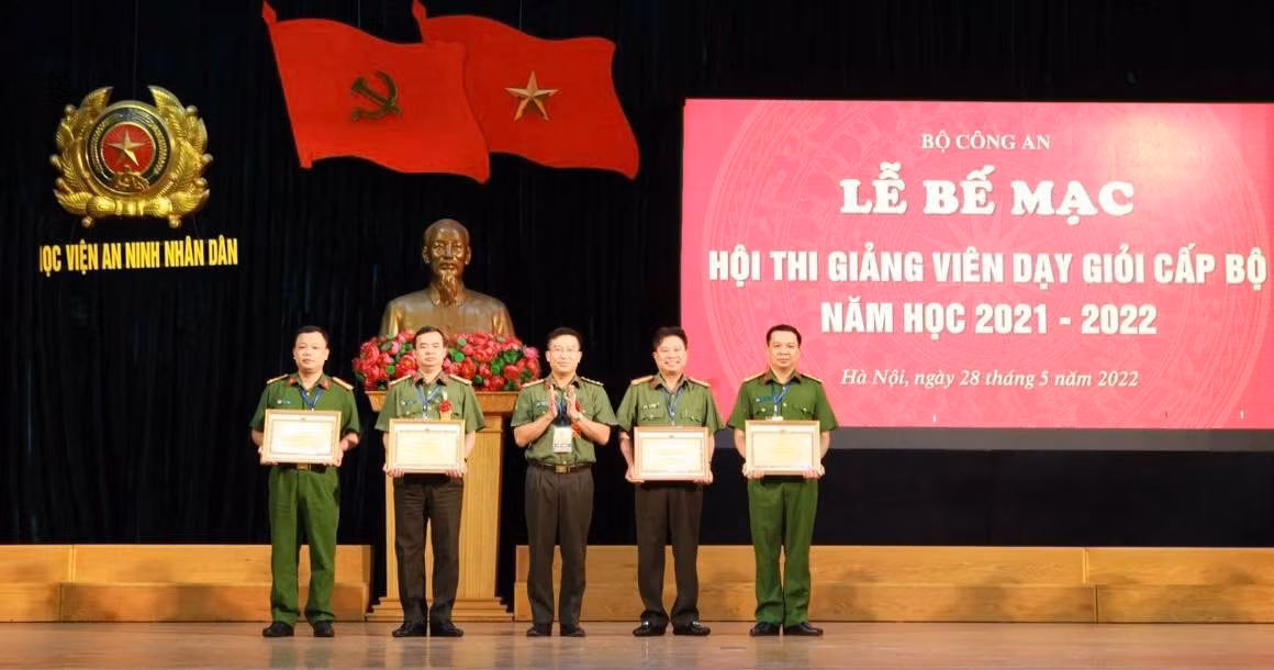 Tôn vinh các giảng viên dạy giỏi cấp Bộ tiêu biểu năm học 2021-2022 -0