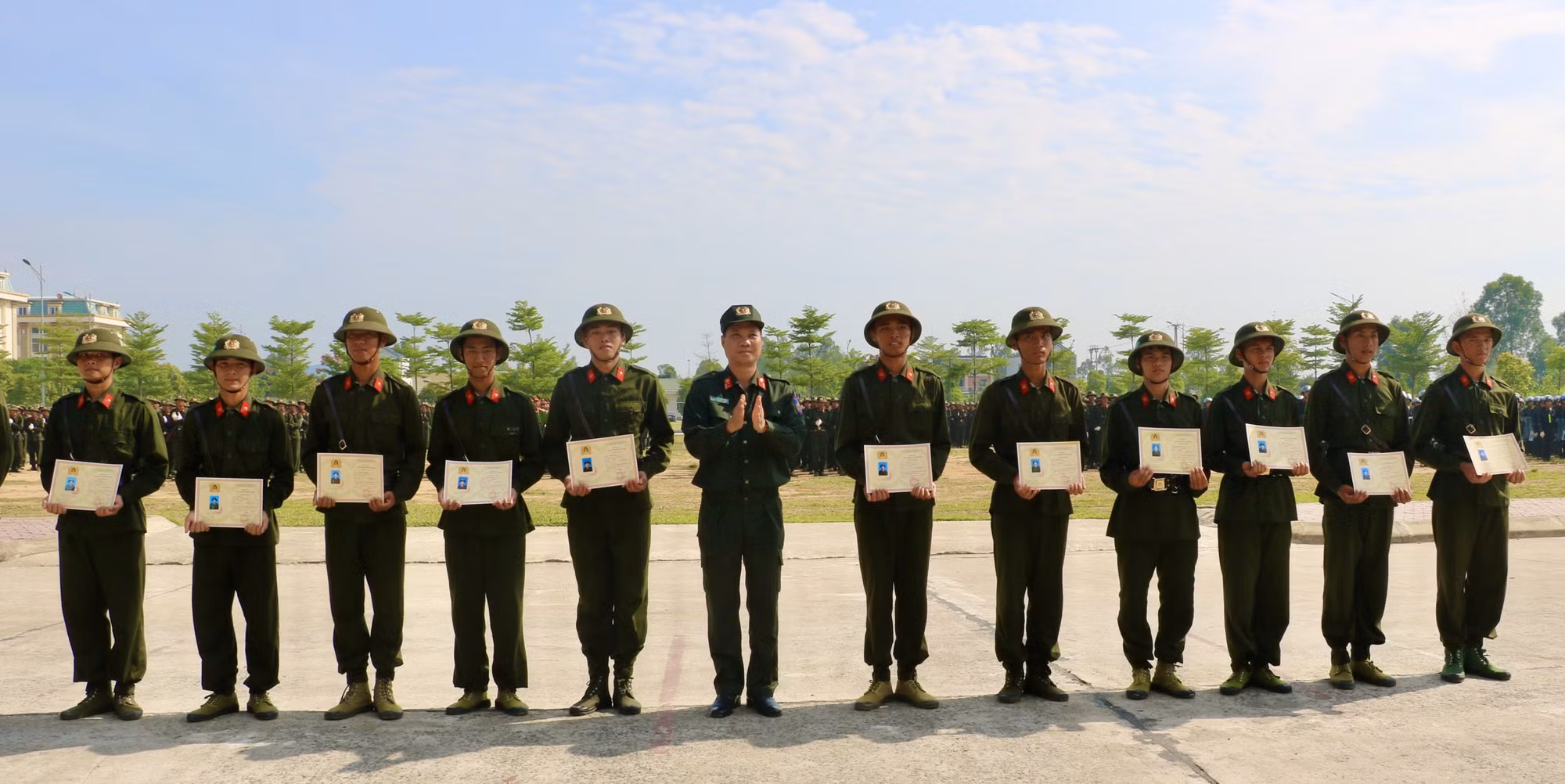 Hơn 1000 tân binh kết thúc khoá huấn luyện công dân thực hiện nghĩa vụ tham gia CAND -0