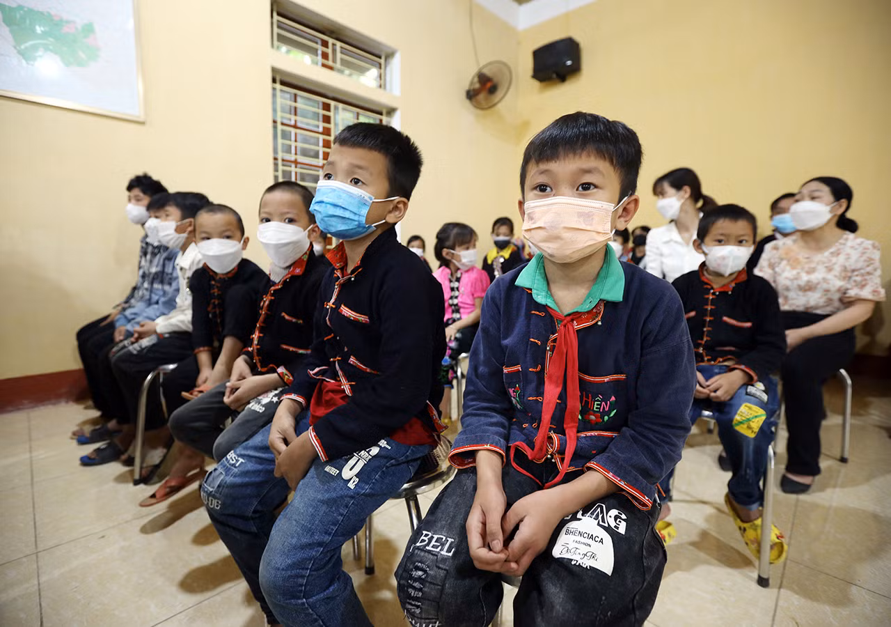 Trao yêu thương đến với học sinh, người dân nghèo nơi rẻo cao Yên Bái -0