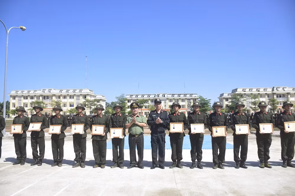 Hơn 940 tân binh hoàn thành khóa huấn luyện công dân thực hiện nghĩa vụ tham gia CAND -0