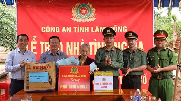 Lâm Đồng: Bàn giao 3 căn nhà đầu tiên trong đợt 2 triển khai công tác xóa nhà tạm