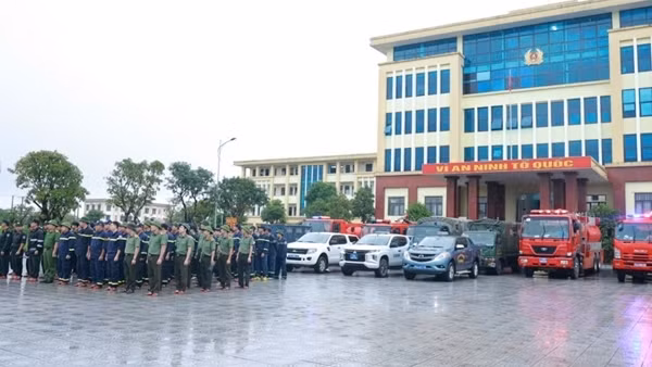 Công an Quảng Trị xuất quân hỗ trợ TP Huế khắc phục hậu quả mưa lũ