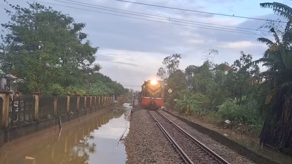 Thông tuyến đường sắt Bắc - Nam qua thành phố Huế