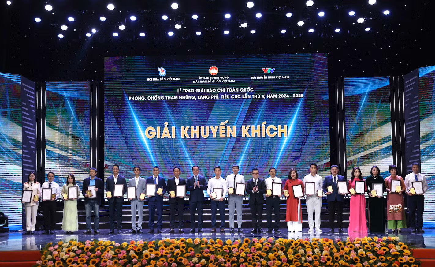 Vinh danh các tác phẩm xuất sắc tại Lễ trao giải Báo chí toàn quốc phòng, chống tham nhũng, lãng phí, tiêu cực -0