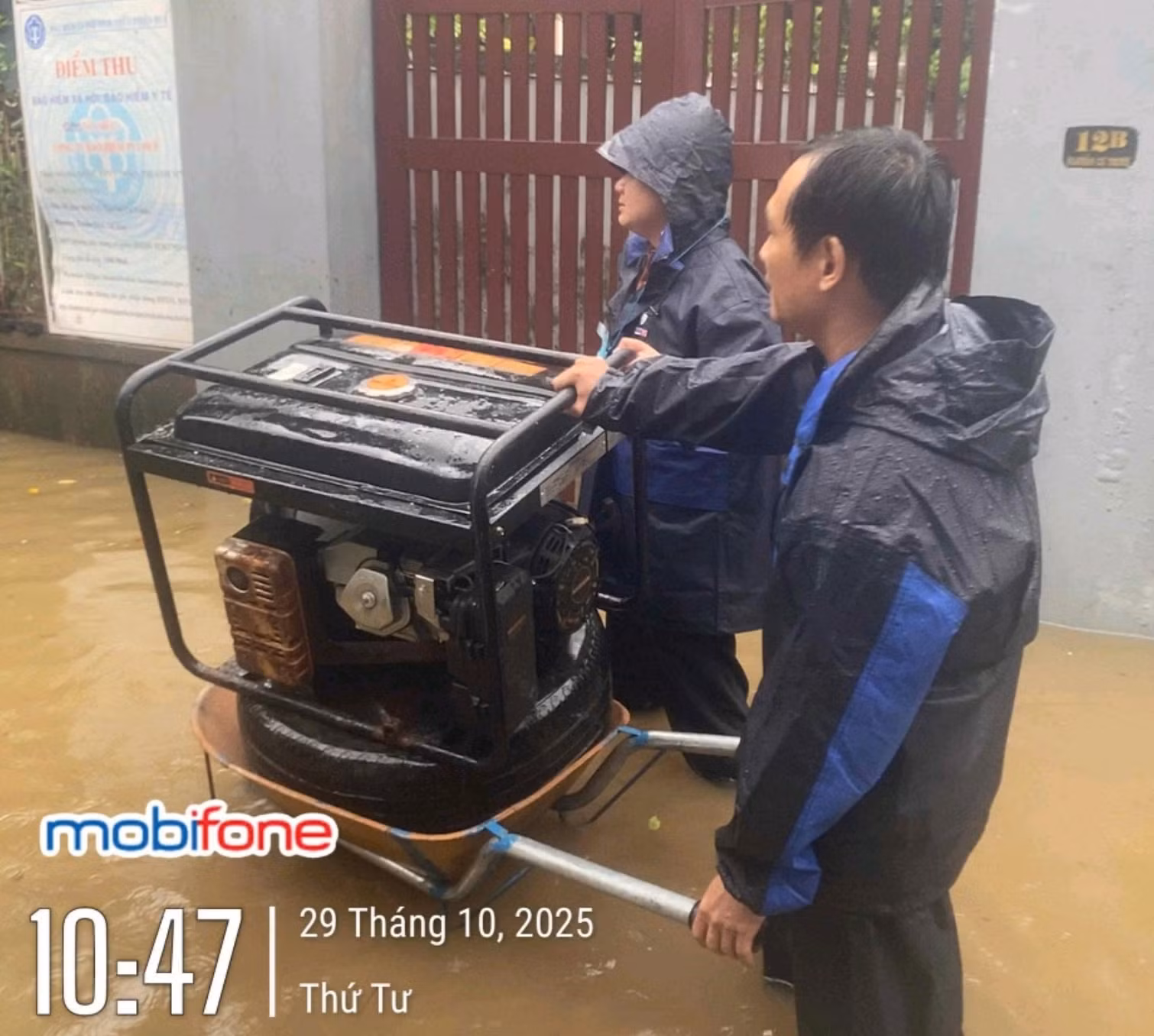 MobiFone ứng phó khẩn cấp với mưa lũ miền Trung, đảm bảo mạng lưới duy trì, thông tin thông suốt -1