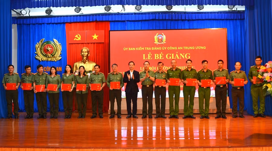 Nâng cao nghiệp vụ kiểm tra, thi hành kỷ luật Đảng trong CAND -0