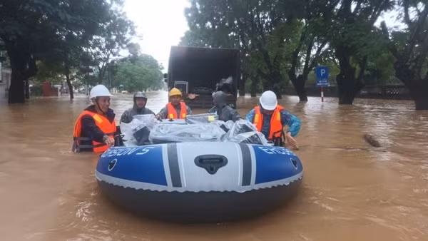 Sóng Viettel tại Huế và Đà Nẵng duy trì ổn định trong lũ dữ