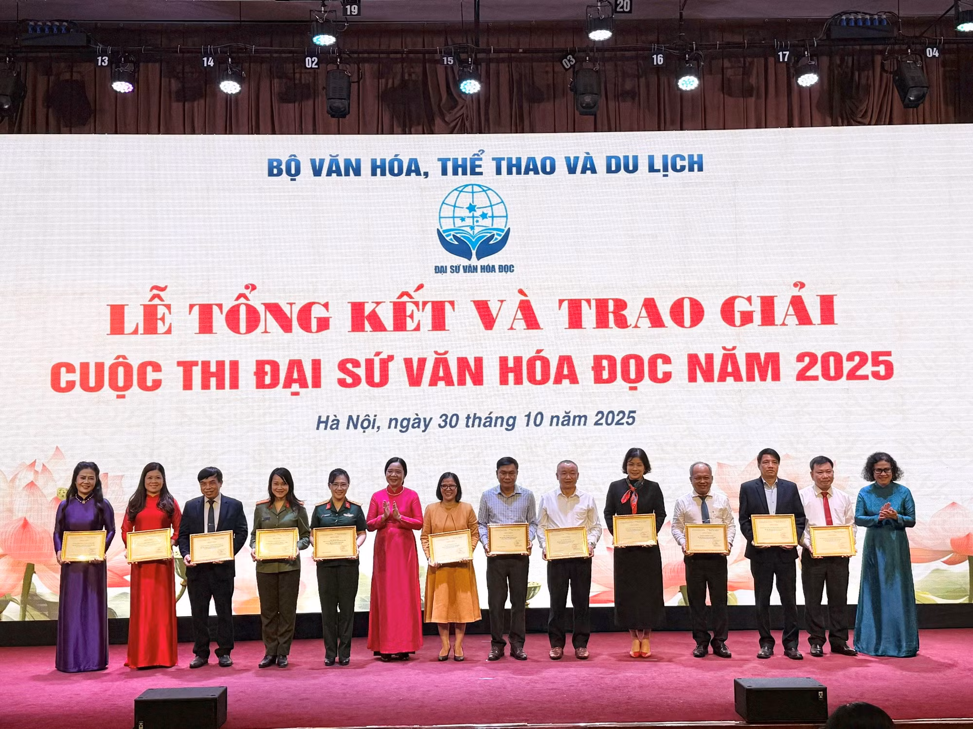 6 tập thể, cá nhân trong CAND đoạt giải Cuộc thi Đại sứ Văn hoá đọc toàn quốc 2025 -0