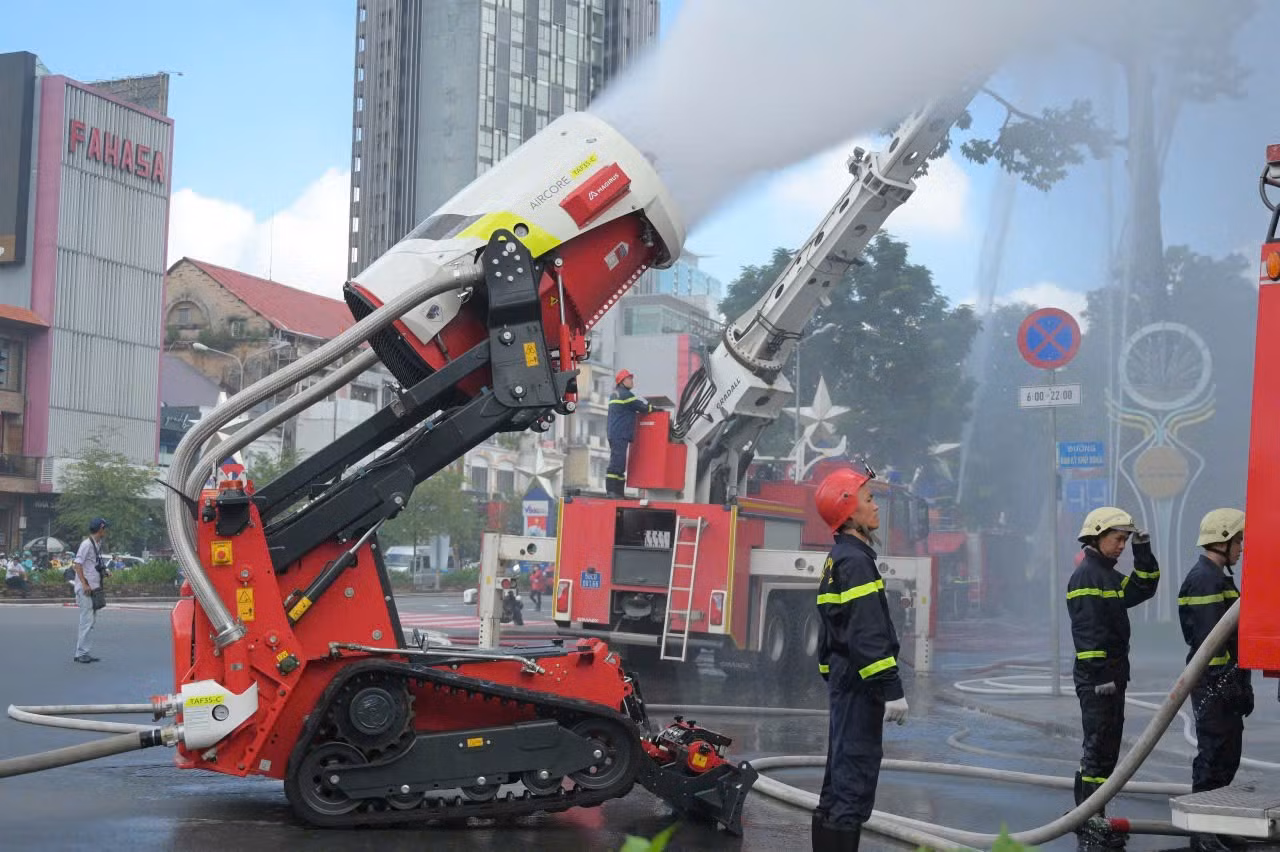Hơn 3000 người tham gia diễn tập chữa cháy, cứu nạn, cứu hộ tại tòa nhà Saigin Centre -7