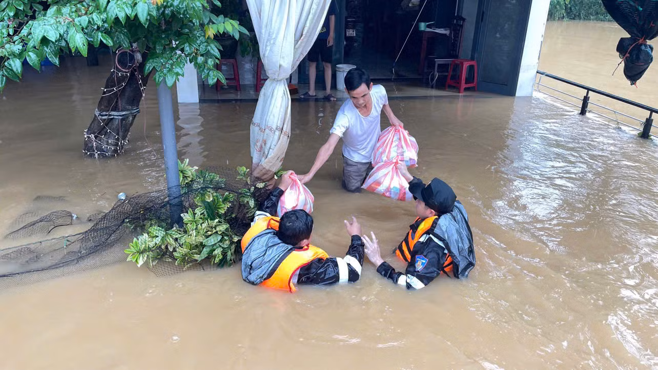 Bệnh viện 199 và Đoàn Cảnh sát đặc nhiệm số 3: Hành trình nhân ái giữa biển nước -0