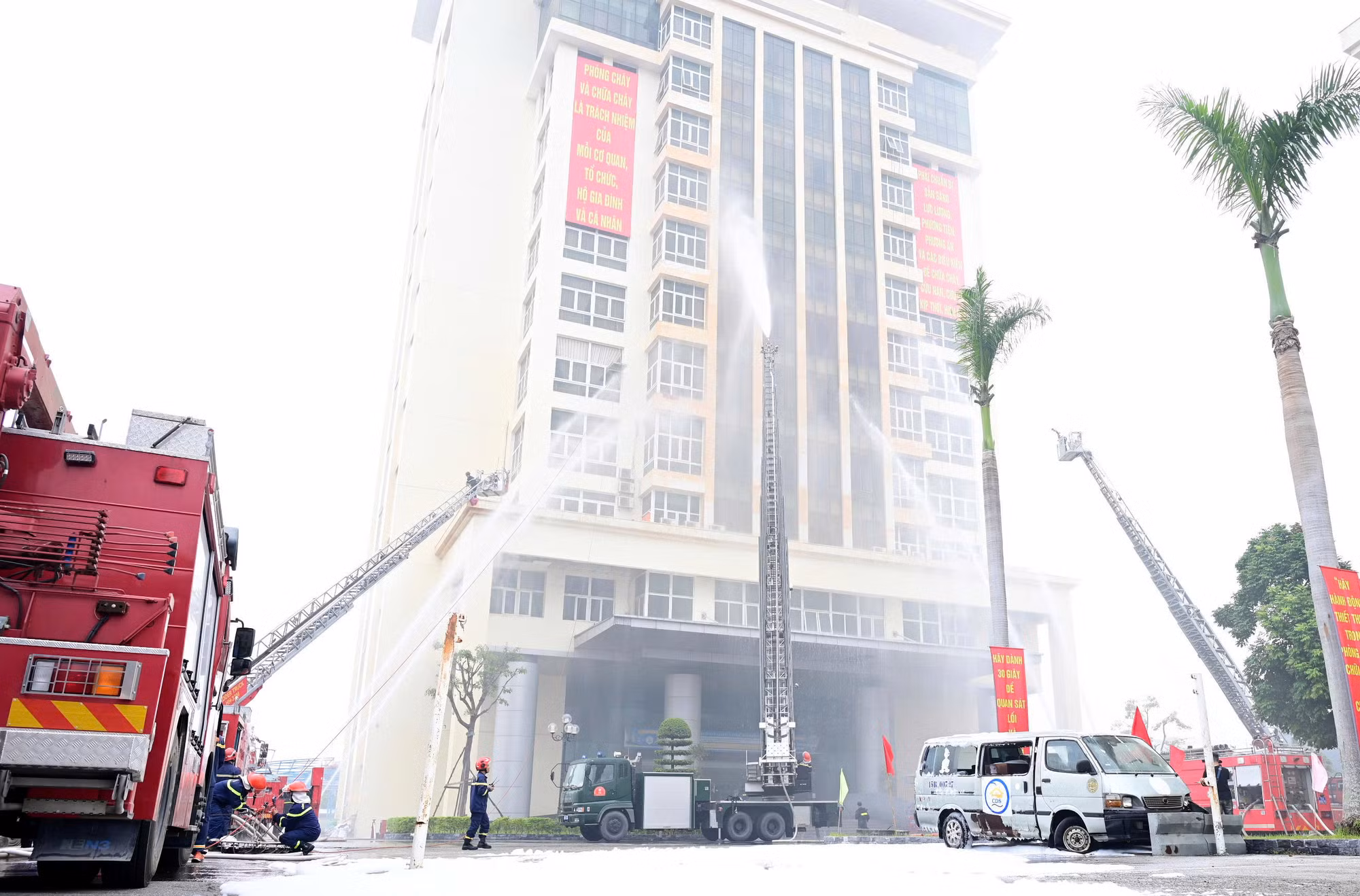 Hải Phòng huy động hơn 1 nghìn người diễn tập chữa cháy và CNCH -0
