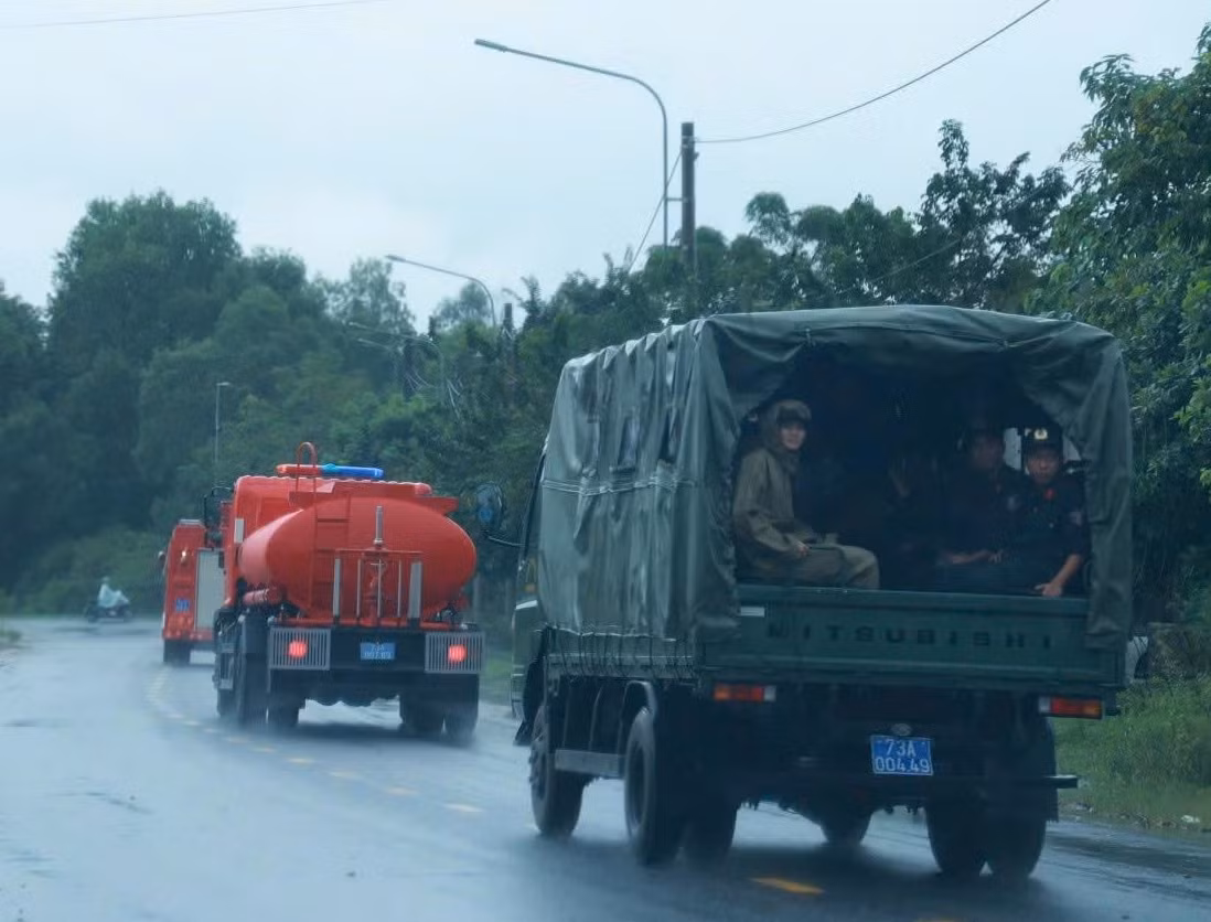 Công an Quảng Trị xuất quân hỗ trợ Thành phố Huế khắc phục hậu quả mưa lũ -0