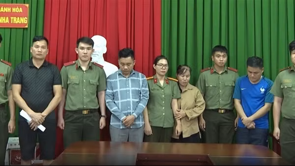 Sử dụng thiết bị giả mạo câu nhử nhà đầu tư tiền điện tử để lừa đảo