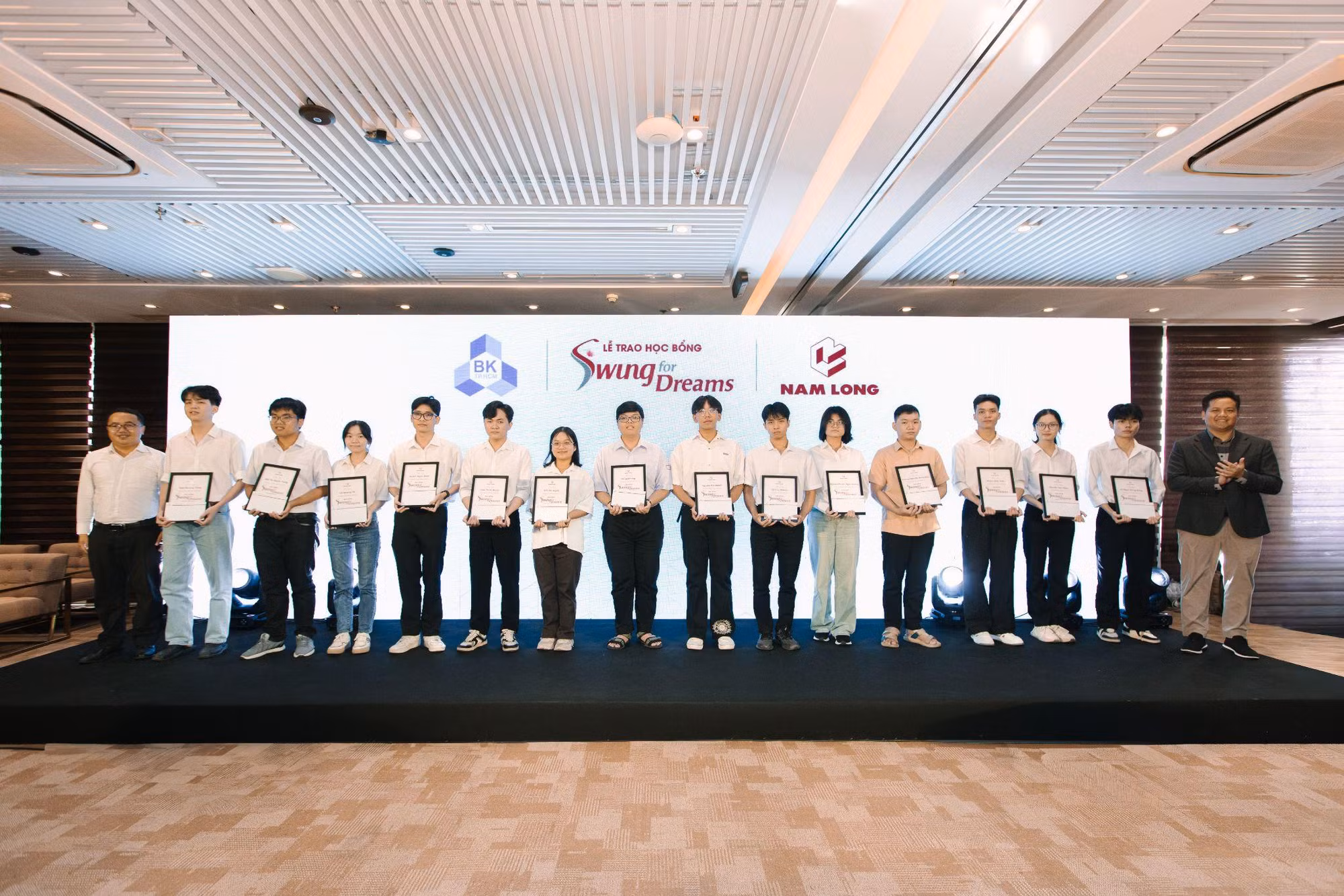 Nam Long trao 84 suất học bổng “Swing For Dreams” 2025, tổng giá trị 840 triệu đồng cho sinh viên -4
