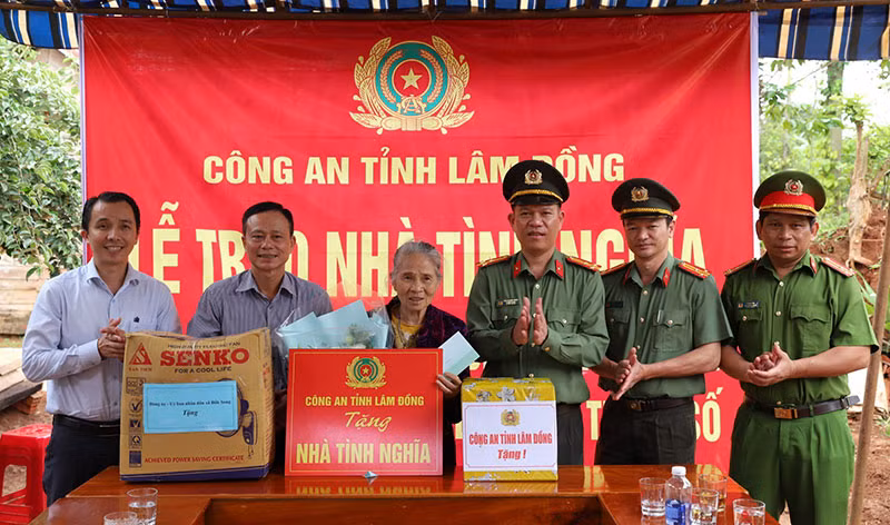Bàn giao 3 căn nhà đầu tiên trong đợt 2 triển khai công tác xóa nhà tạm ở Lâm Đồng -0